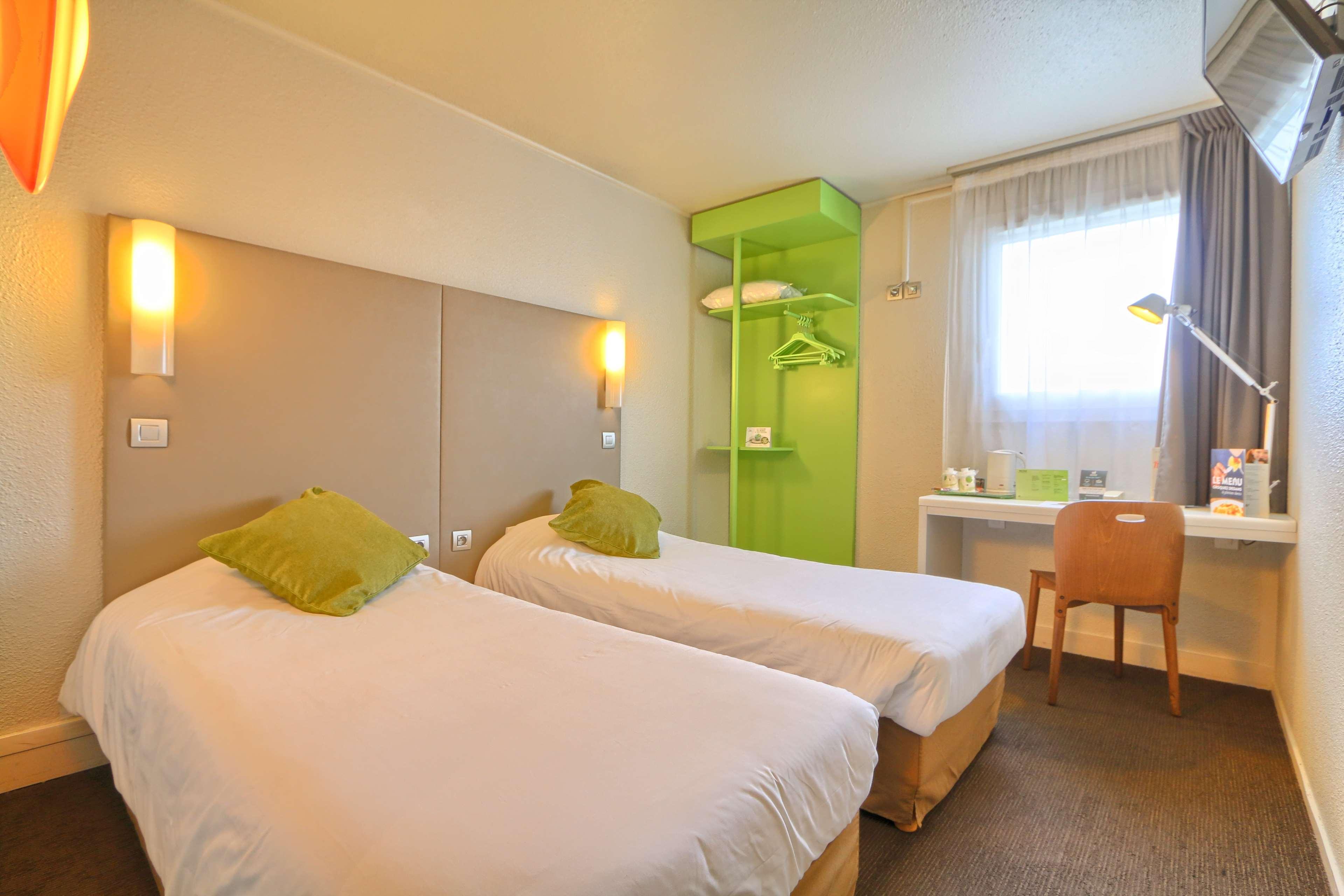 Hotel Campanile Paris Ouest - Nanterre - La Defense Exterior foto