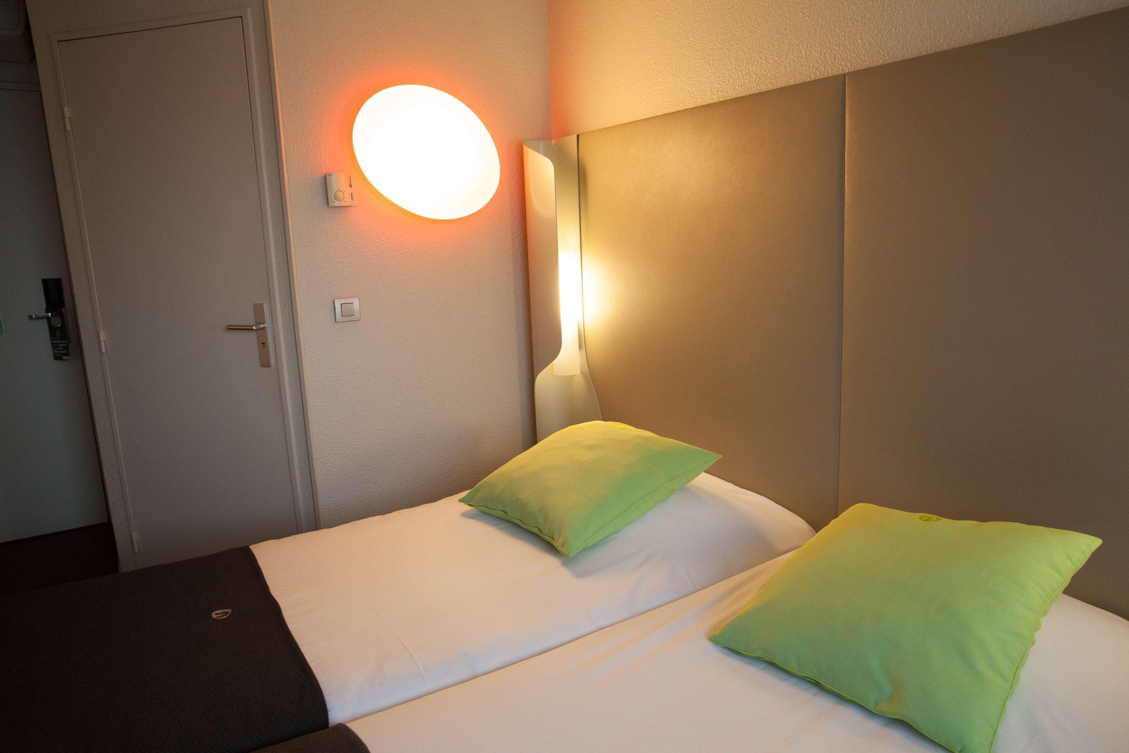 Hotel Campanile Paris Ouest - Nanterre - La Defense Exterior foto