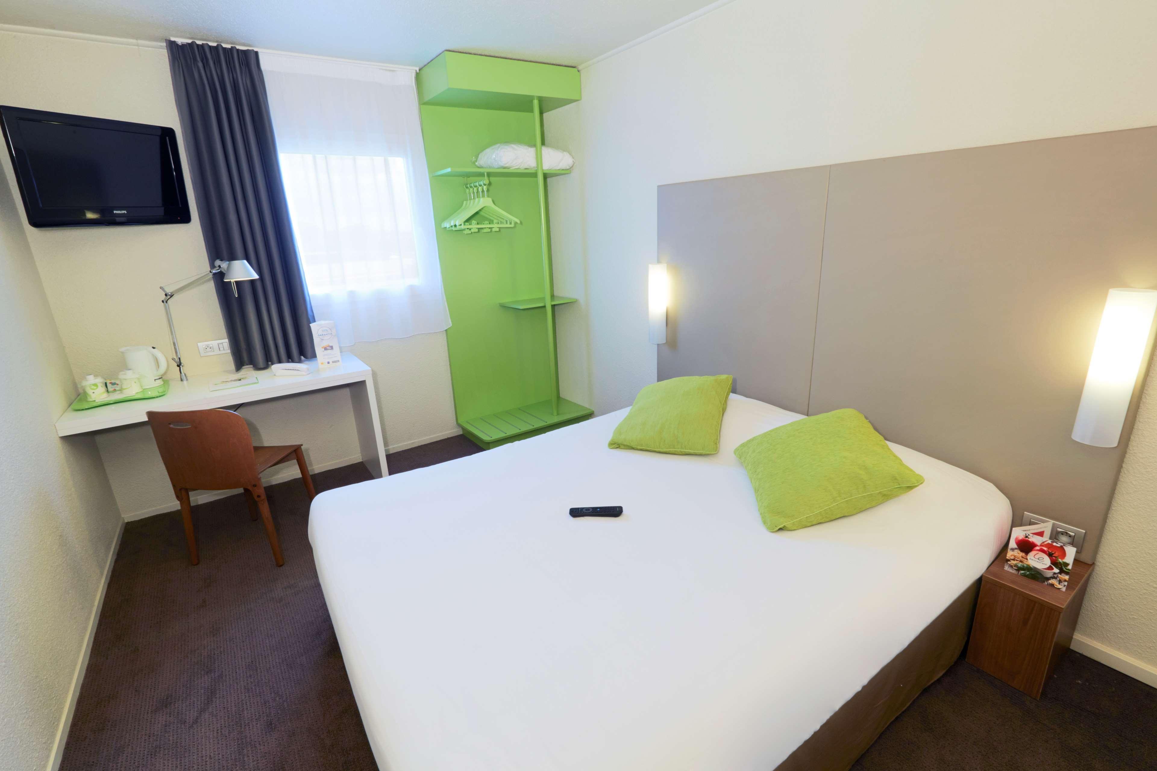 Hotel Campanile Paris Ouest - Nanterre - La Defense Exterior foto