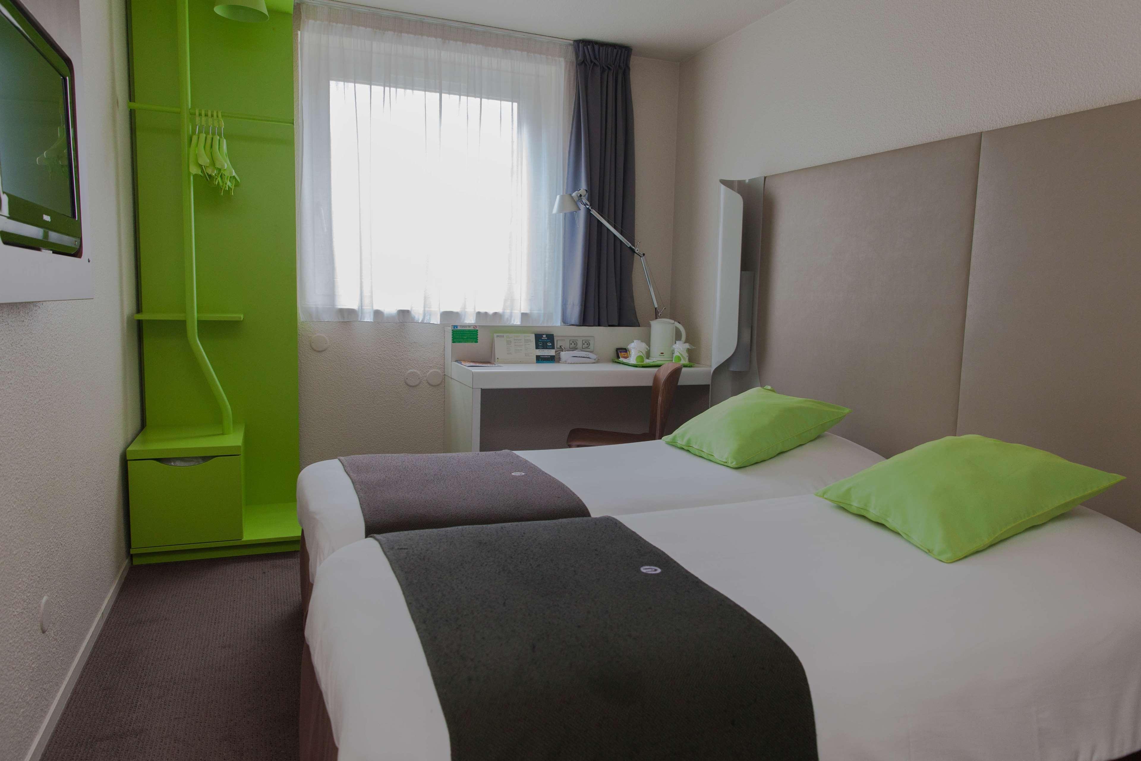 Hotel Campanile Paris Ouest - Nanterre - La Defense Exterior foto