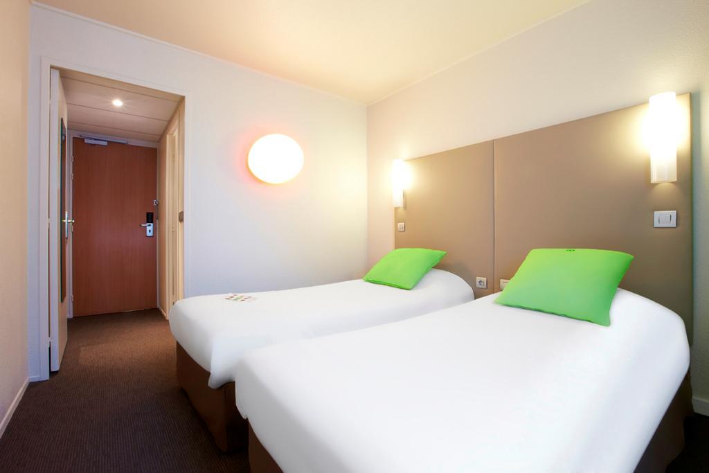 Hotel Campanile Paris Ouest - Nanterre - La Defense Exterior foto