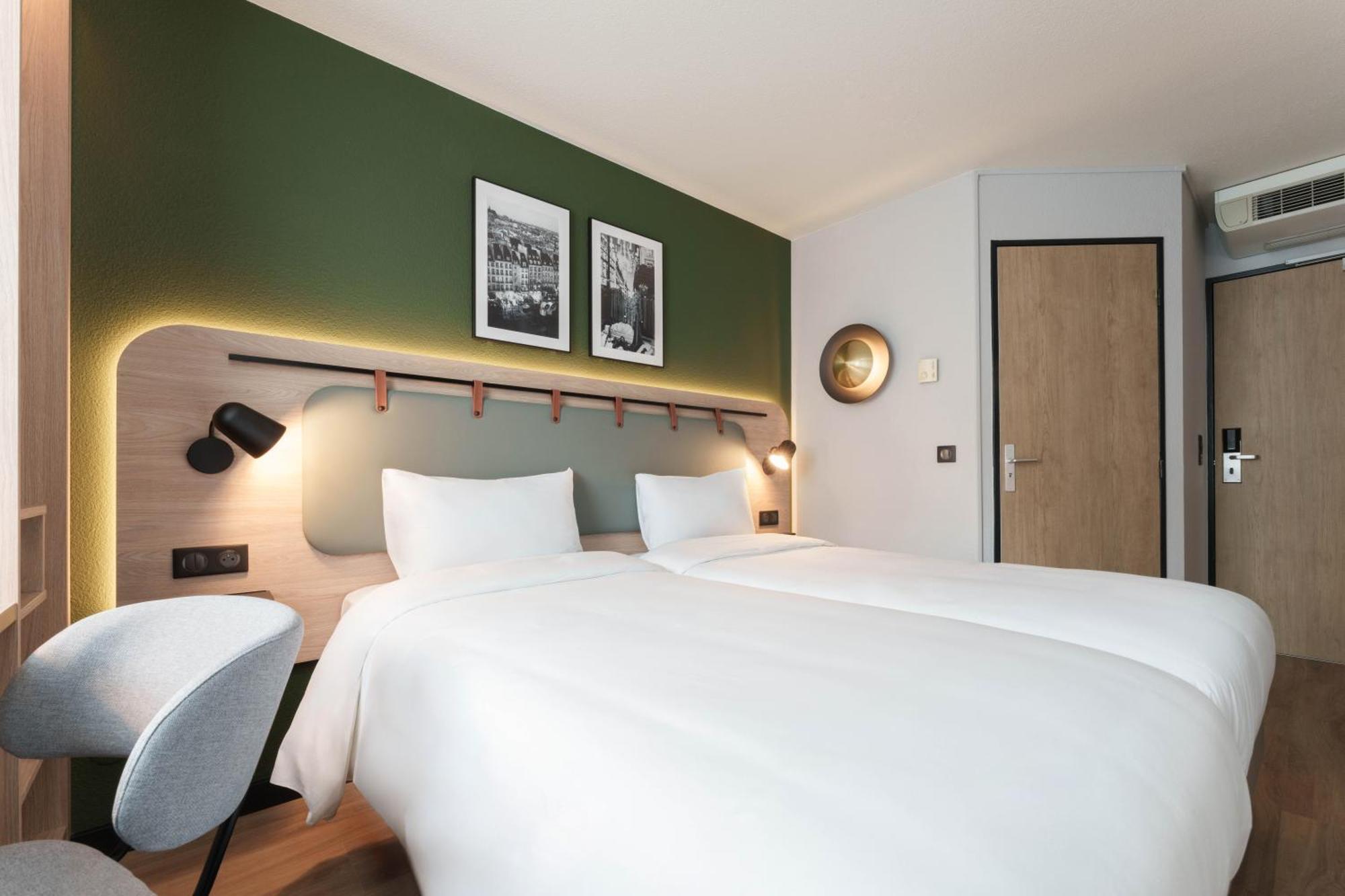 Hotel Campanile Paris Ouest - Nanterre - La Defense Exterior foto