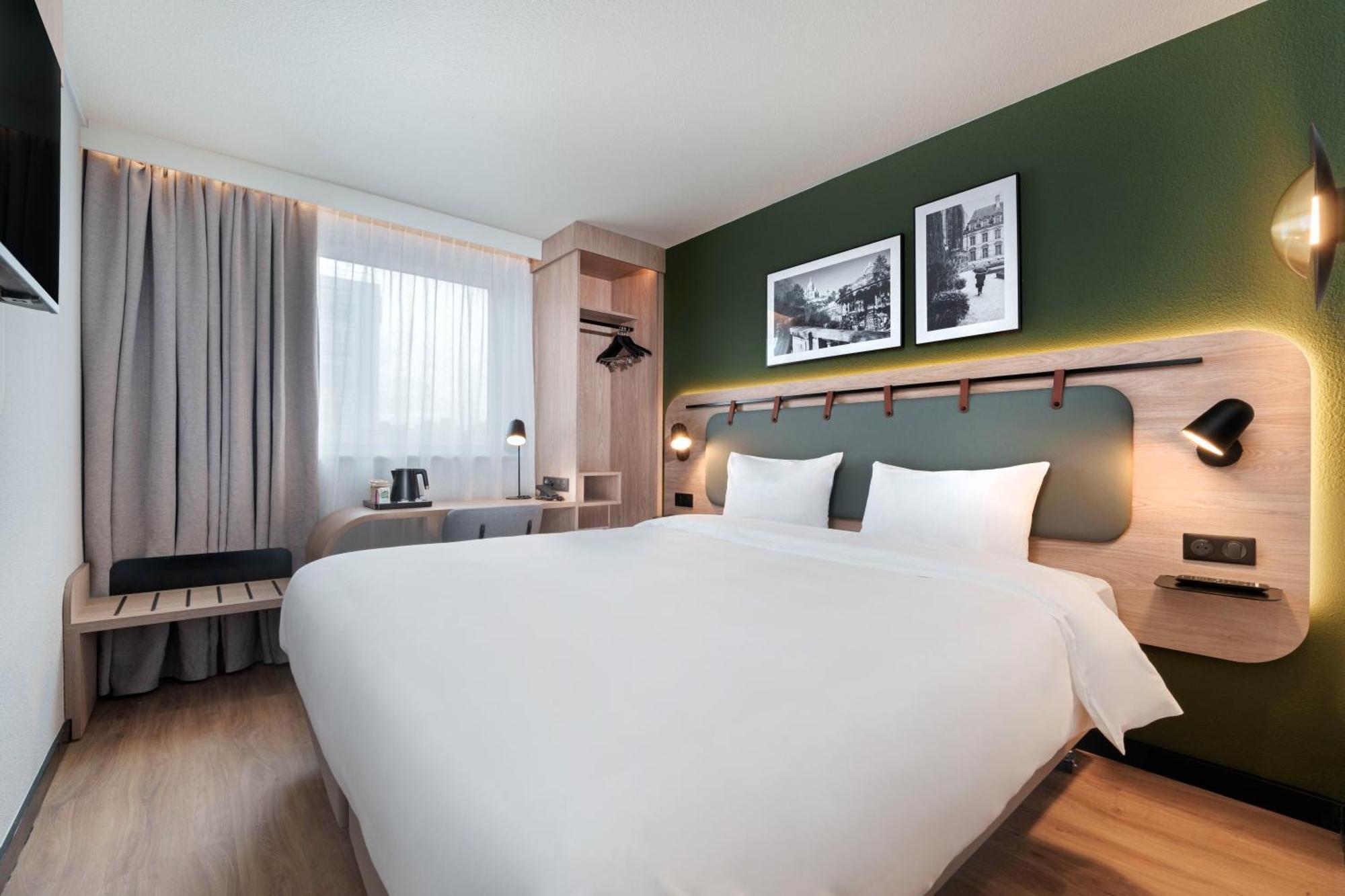 Hotel Campanile Paris Ouest - Nanterre - La Defense Exterior foto